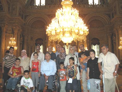 BAŞAKŞEHİR ÖZÜRLÜLER KOMİSYONUNUN ORGANİZASYONUNDA GERÇEKLEŞEN DOLMABAHÇE SARAYI GEZİSİ MÜKEMMELDİ 