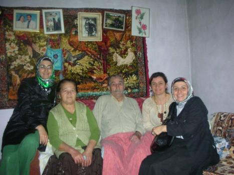 YAŞLILAR HAFTASINDA İLÇE KADIN KOLLARIMIZ YAŞLI VATANDAŞLARIMIZI YALNIZ BIRAKMADI